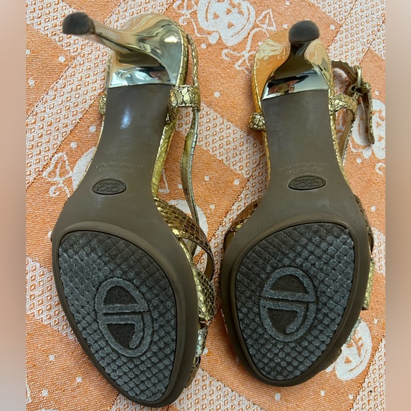 Golden Open Toe High Heels! Like new! - Picture 5 of 8